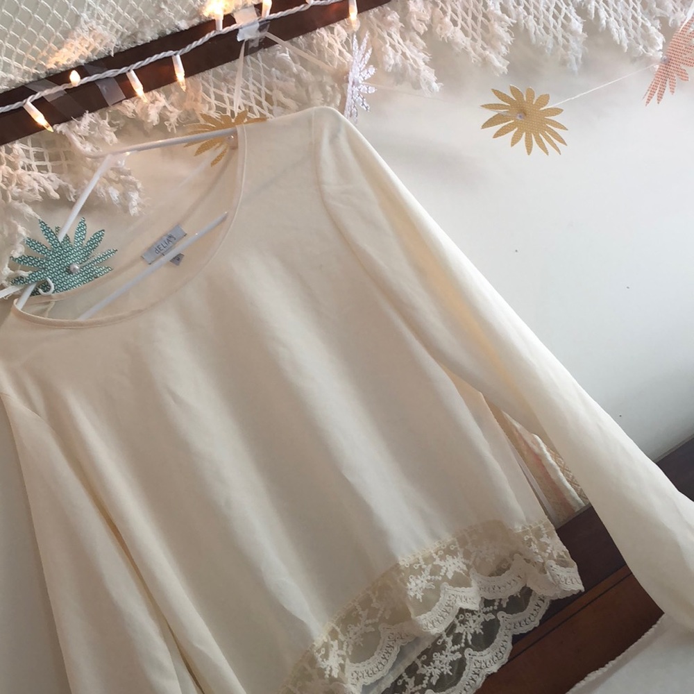 Delia’s cropped blouse